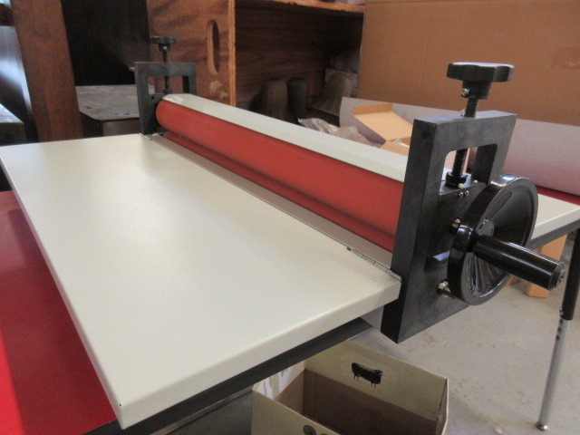 lot 514 image: NEW 25 12 MANUAL COLD ROLL LAMINATOR