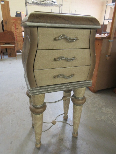 lot 524 image: CHEST ON STAND