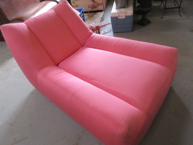 lot 526 image: PINK LOUNGE CHAIR