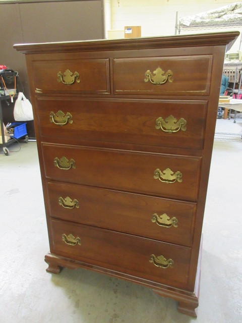 lot 527 image: DRESSER