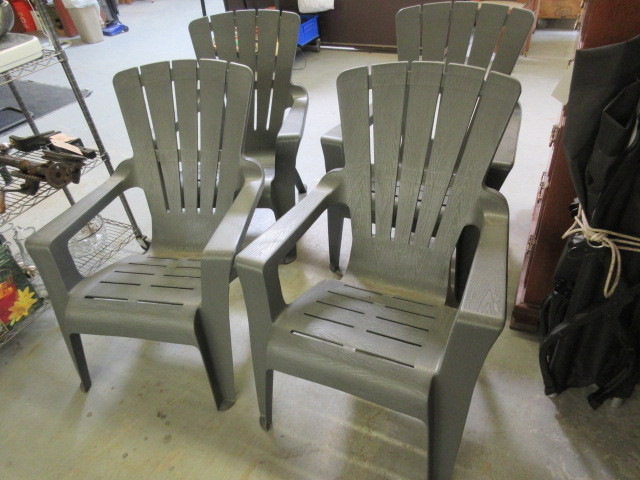 lot 531 image: PLASTIC PATIO CHAIRS