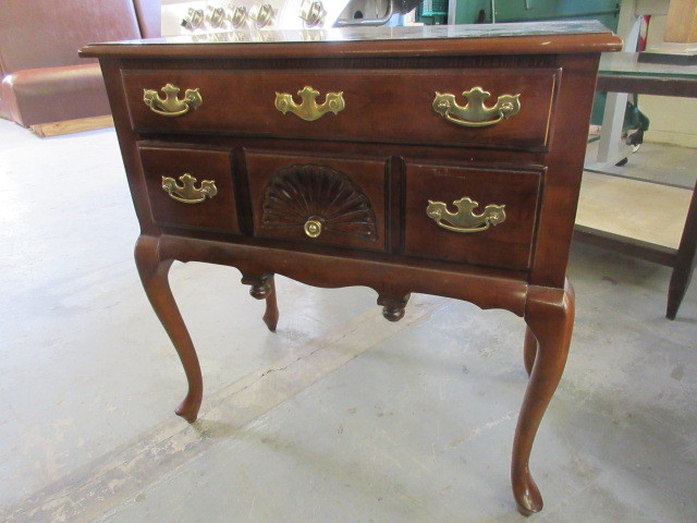 lot 533 image: CHEST OF DRAWERS BY HAMMARY
