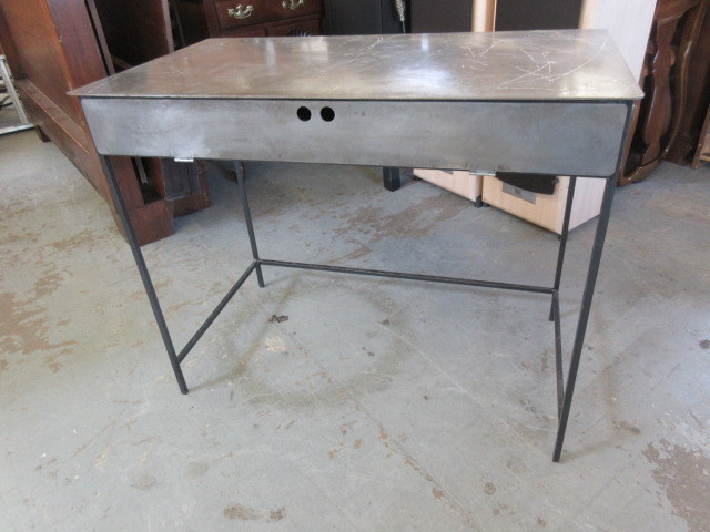 lot 540 image: METAL WORKSHOP TABLE