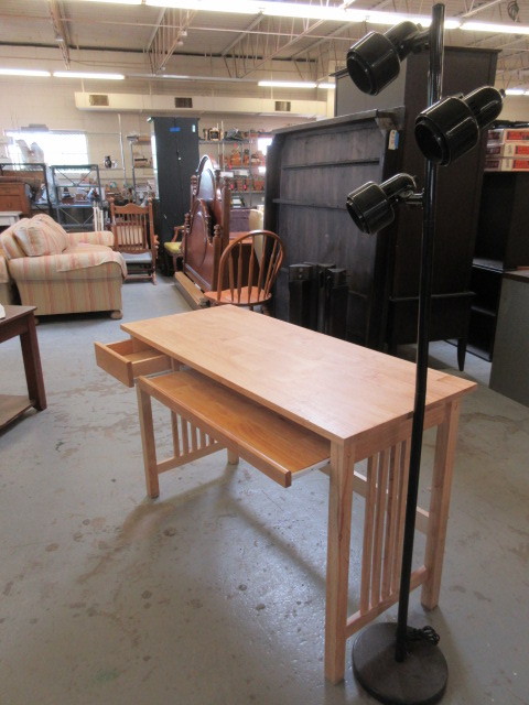 lot 542 image: NATURAL WOOD COMPUTER DESK AND TORCHIERE LAMP