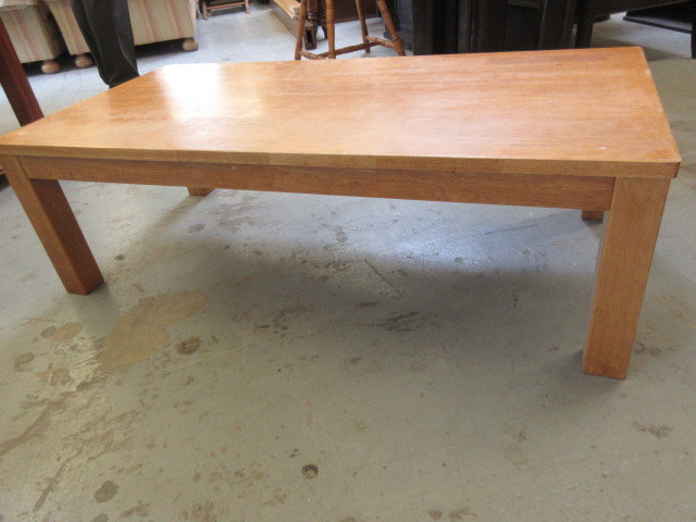 lot 544 image: NATURAL WOOD COFFEE TABLE
