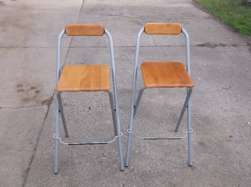 lot 11 image: Bar Stools