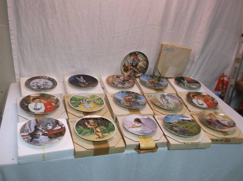lot 14 image: Collectible
