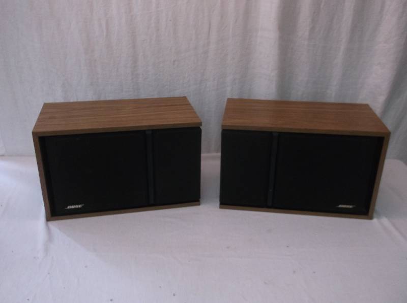 lot 23 image: Bose 301