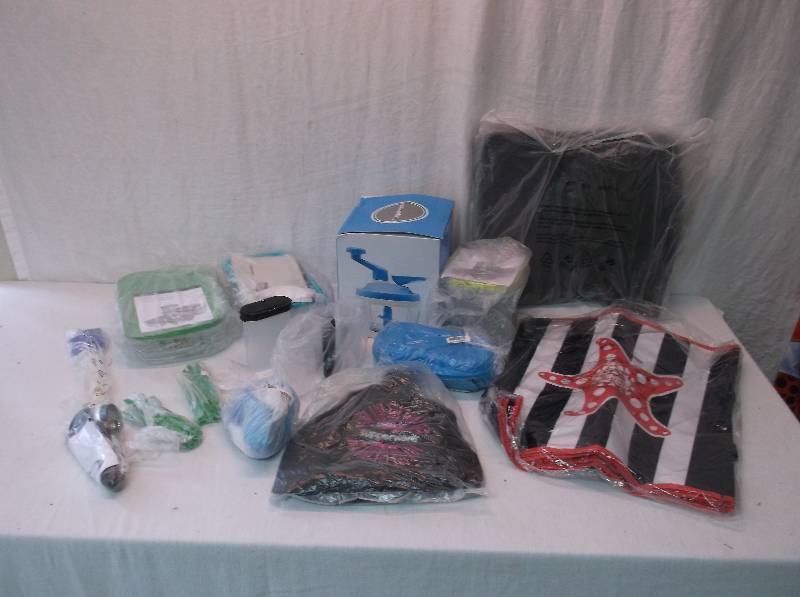 lot 24 image: Tupperware