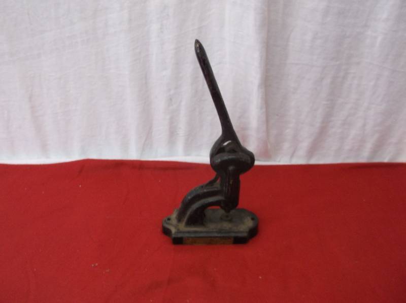 lot 64 image: AntiqueVintage