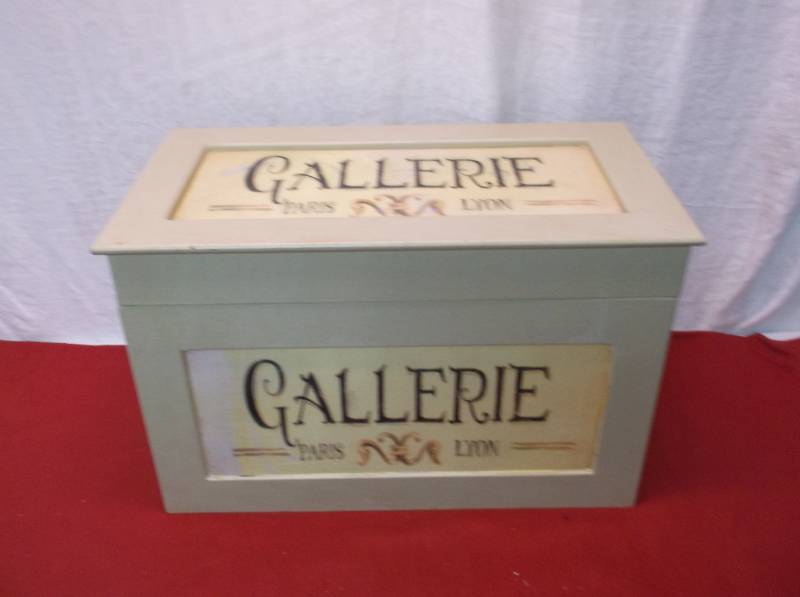 lot 85 image: Chest