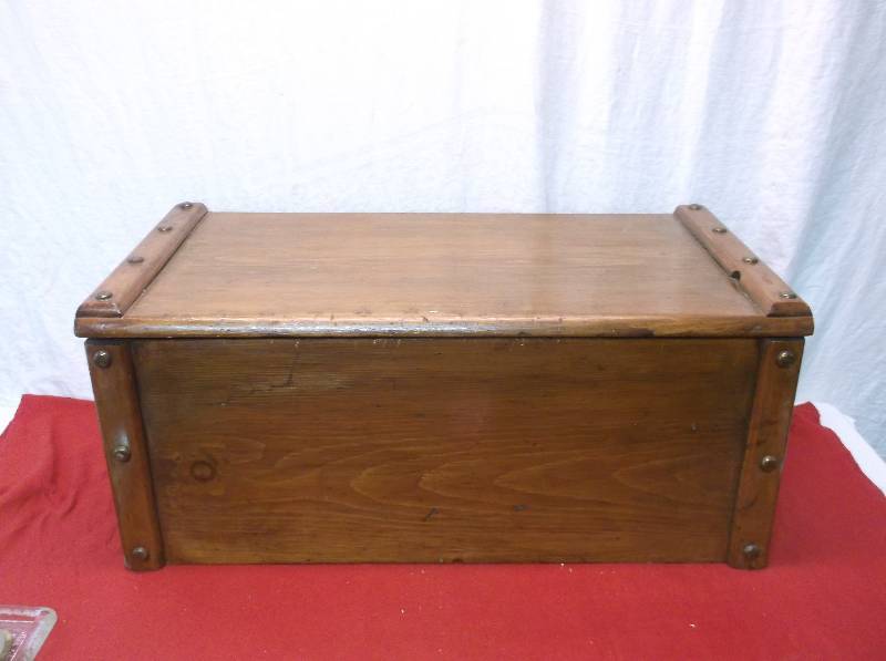 lot 86 image: Chest