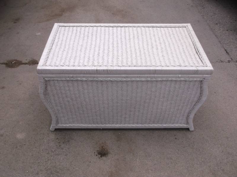 lot 88 image: Wicker Chest