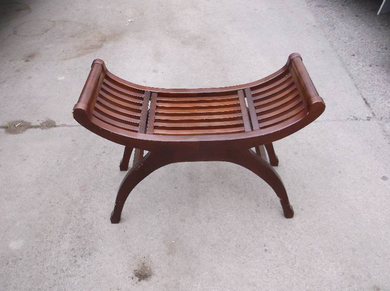 lot 90 image: Vanity Stool