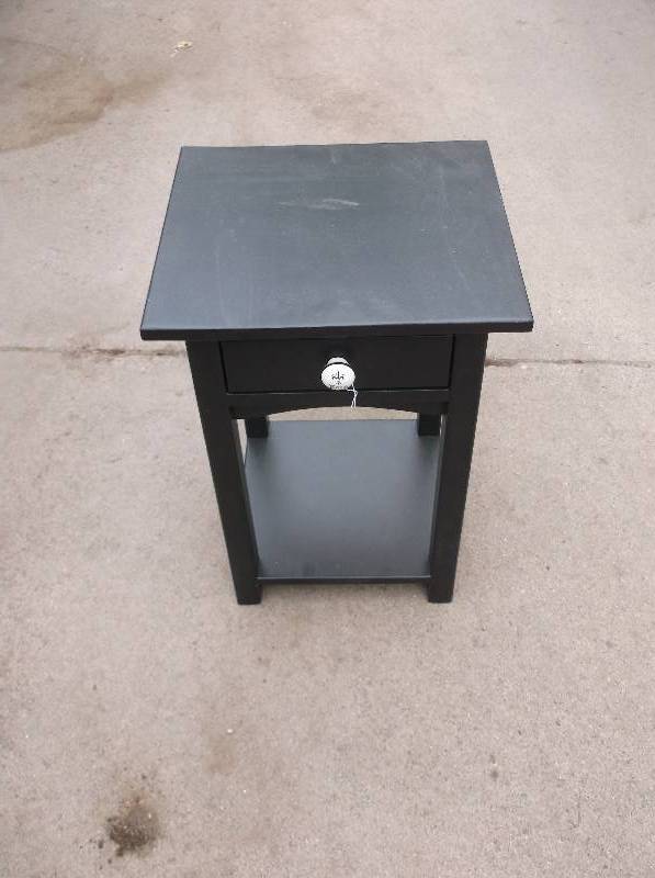 lot 95 image: End Table