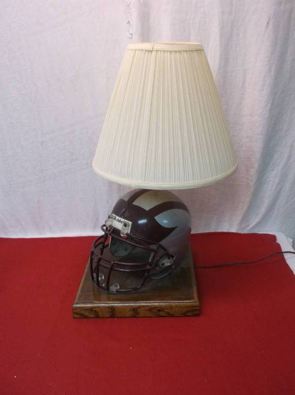 lot 99 image: Lamp