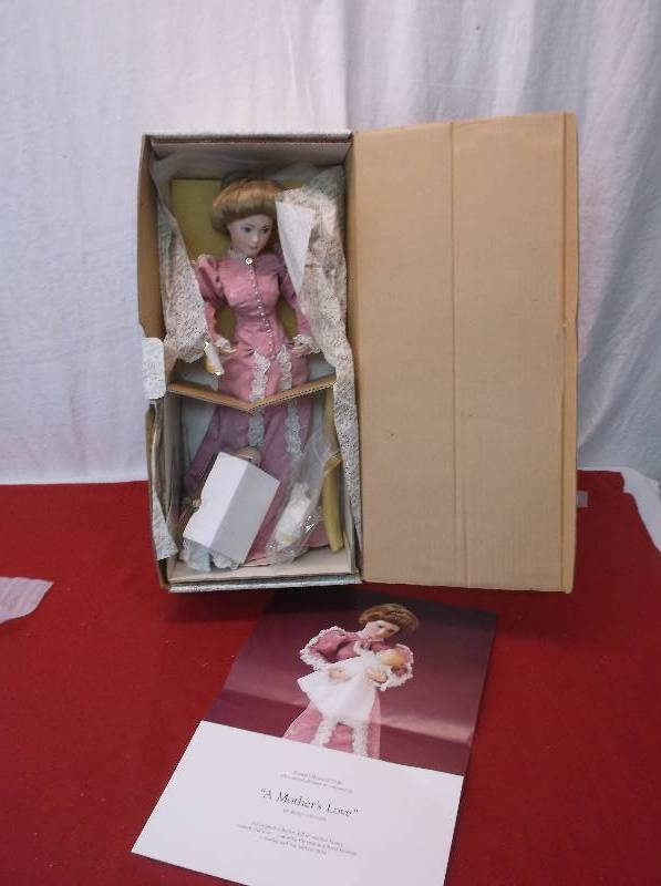 lot 117 image: Collectible