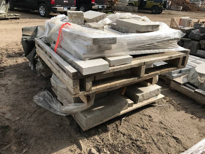 lot 19 image: LOT OF LANNON STONE PIECES & CHUNKS