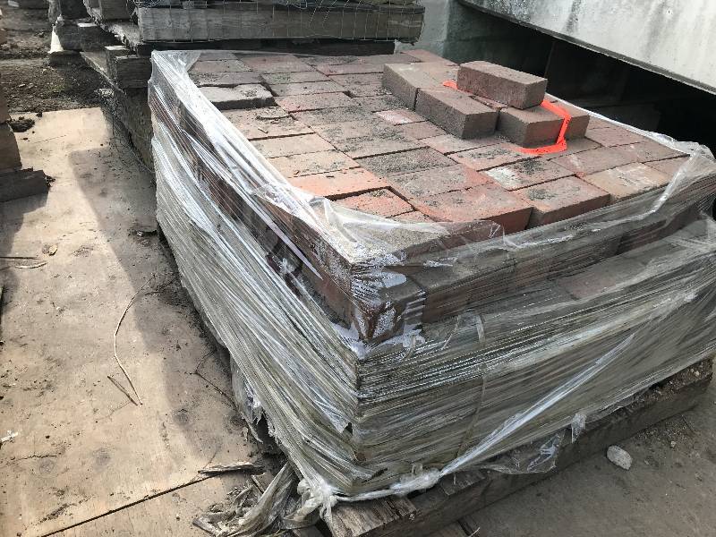 lot 22 image: PALLET LOT OF USED BRICK PAVERS