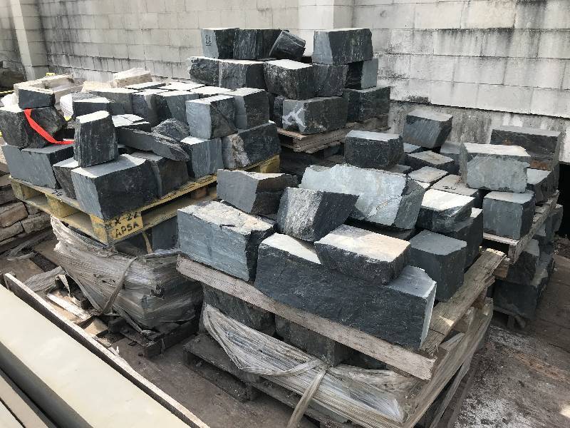 lot 26 image: LARGE LOT OF AQUA GRANTIQUE STONE