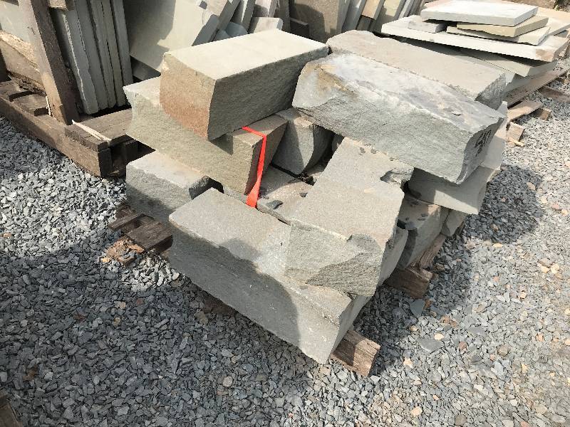 lot 40 image: MISC. BLUE STONE CHUNKS AND PIECES