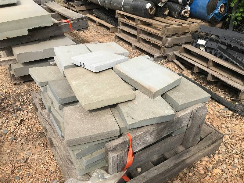 lot 65 image: MISC. BLUE STONE CUT PIECES AND CHUNKS