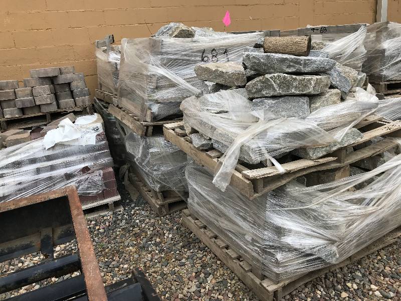 lot 68 image: LARGE QUANTITY OF LANDSCAPING GRANITE CHUNKS
