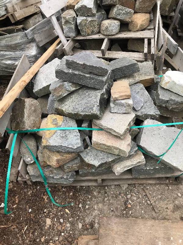 lot 72 image: LARGE QUANTITY OF LANDSCAPING GRANITE CHUNKS
