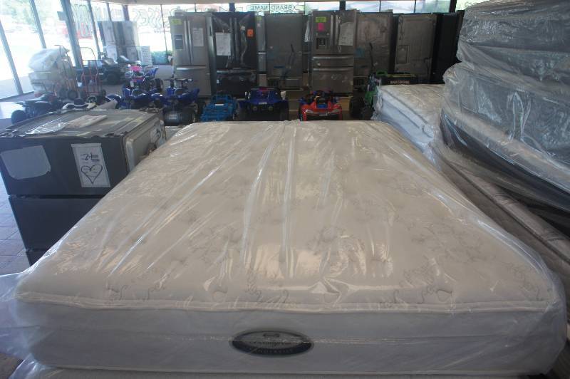 lot 14 image: NEW - QUEEN SIZE - SIMMONS BEAUTYREST - VANDERBILT -  PILLOWTOP - FIRM - QUEEN SIZE MATTRESS MSRP $1899.99