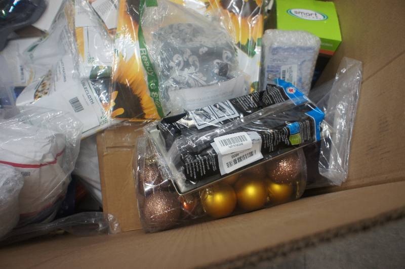lot 25 image: Pallet of miscellaneous product