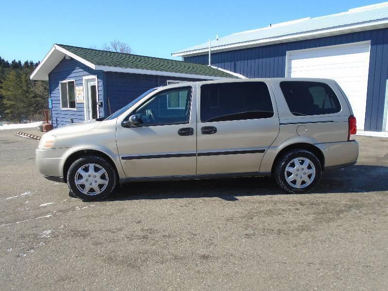 lot 3 image: 2007 Chevy Uplander
