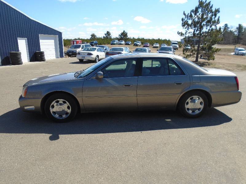 lot 4 image: 2002 Cadillac Deville DHS