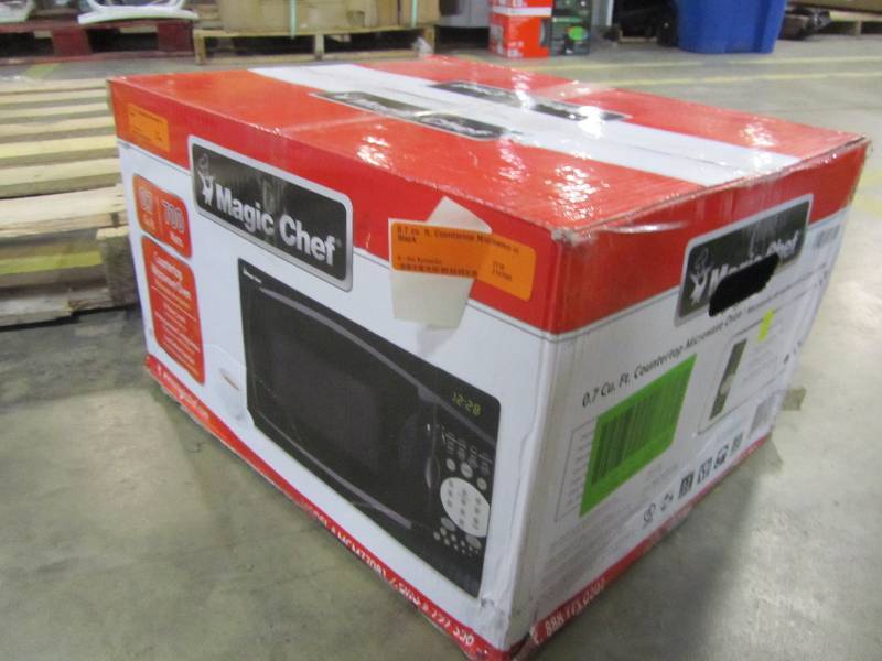 lot 51 image: Magic Chef 0.7 cu. ft. Countertop Microwave in Black