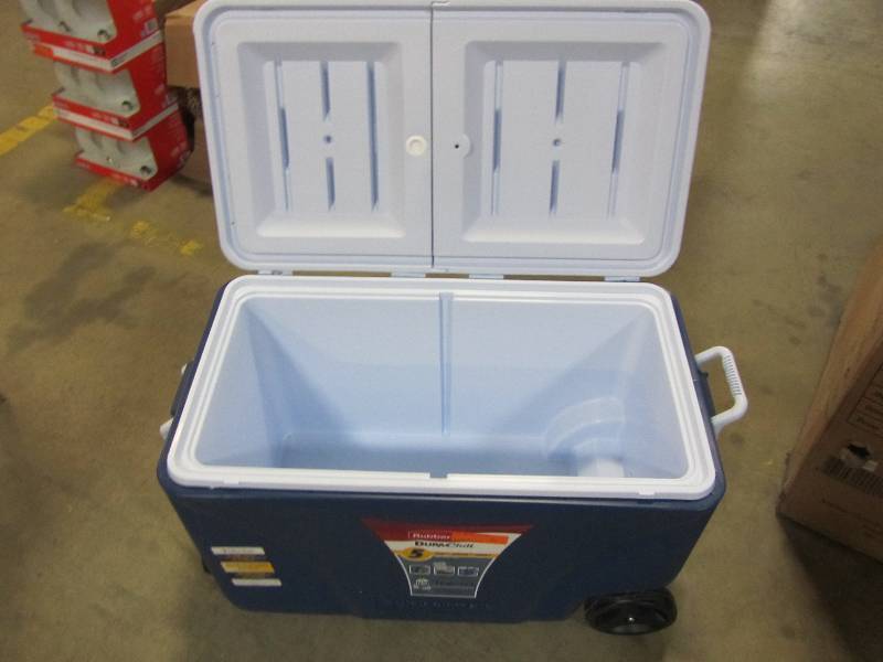 lot 74 image: Rubbermaid 75 qt. Blue Wheeled Cooler