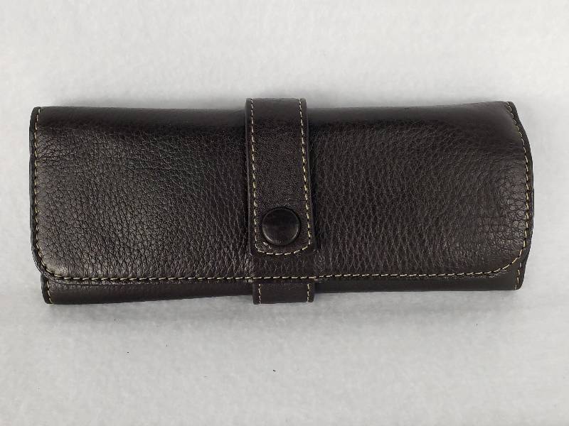 lot 46 image: Levenger Brand Five Pen Brown Soft Textured Leather Roll-up Case