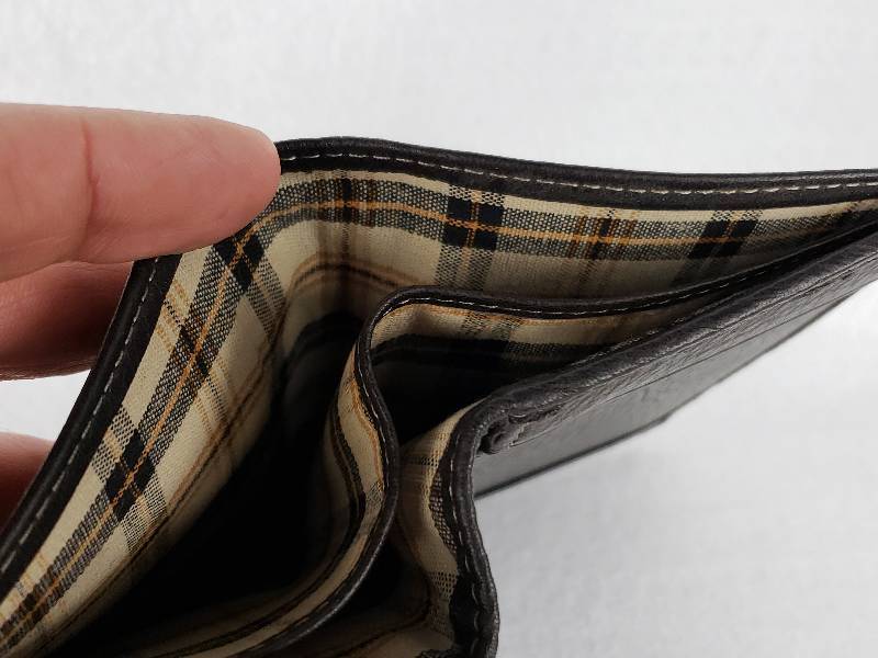 lot 48 image: Levenger Brown Soft Textured Leather Wallet