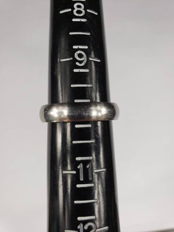 lot 89 image: Mens Ring
