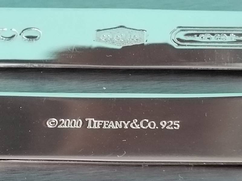 Lot - Tiffany and Co Blue Pen and Sterling Silver Collar Stays