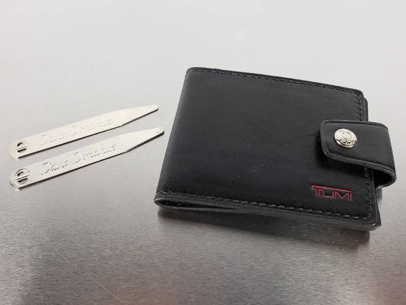 lot 109 image: Tumi Brand Collar Stays  David Donahue Collar Stars