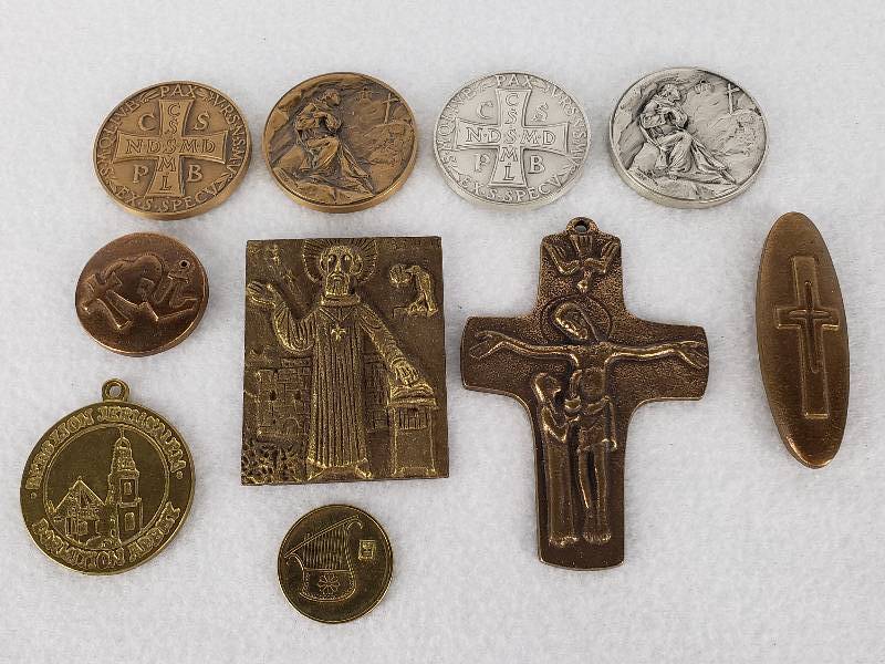 lot 116 image: Group of Catholic Icons, Medallions, Etc