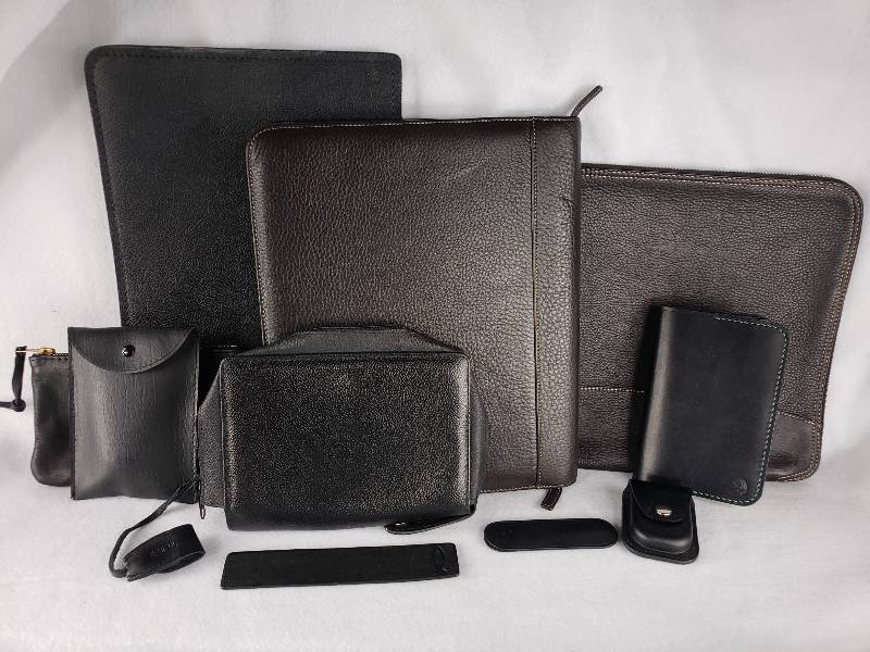 lot 138 image: Group of Leather Items, Levenger, Tumi, etc.