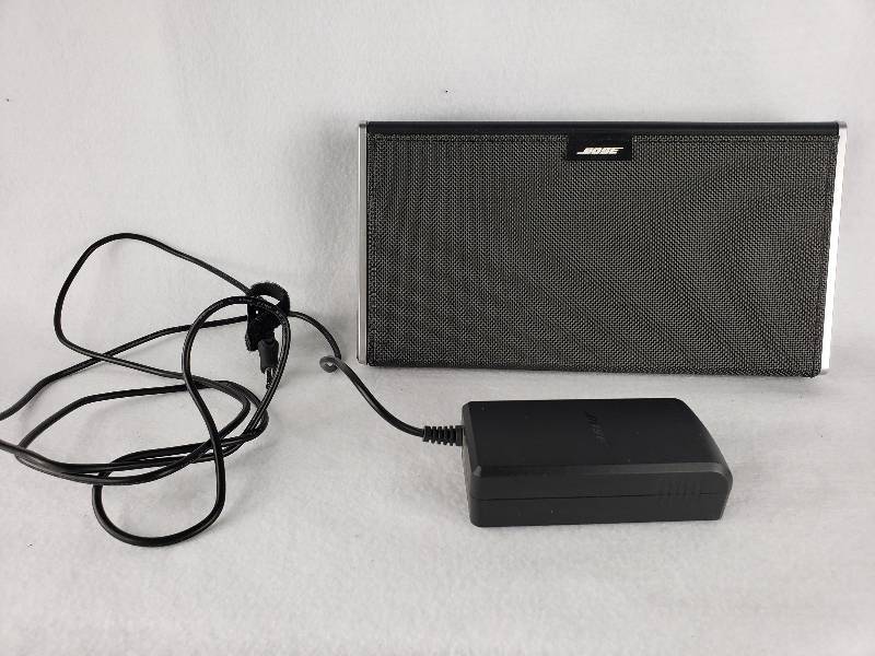 lot 141 image: Bose Soundlink Wireless Speaker