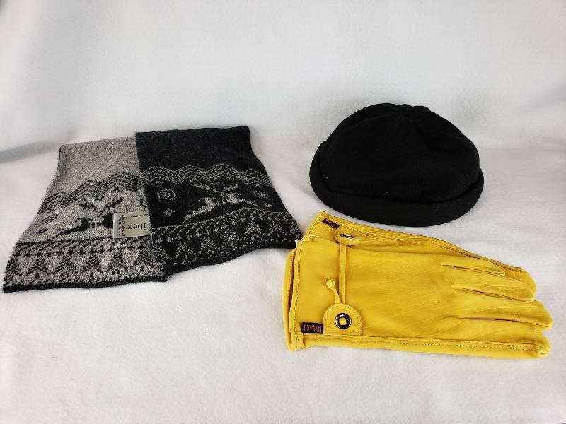 lot 154 image: Ibex Scarf, Duluth Trading Co Leather Gloves & Hat