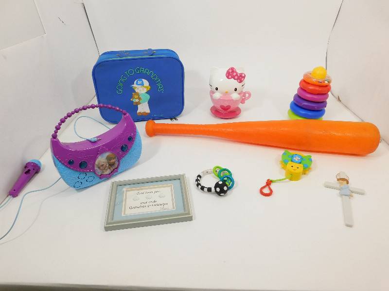 lot 67 image: Miscellaneous Childrens Articles