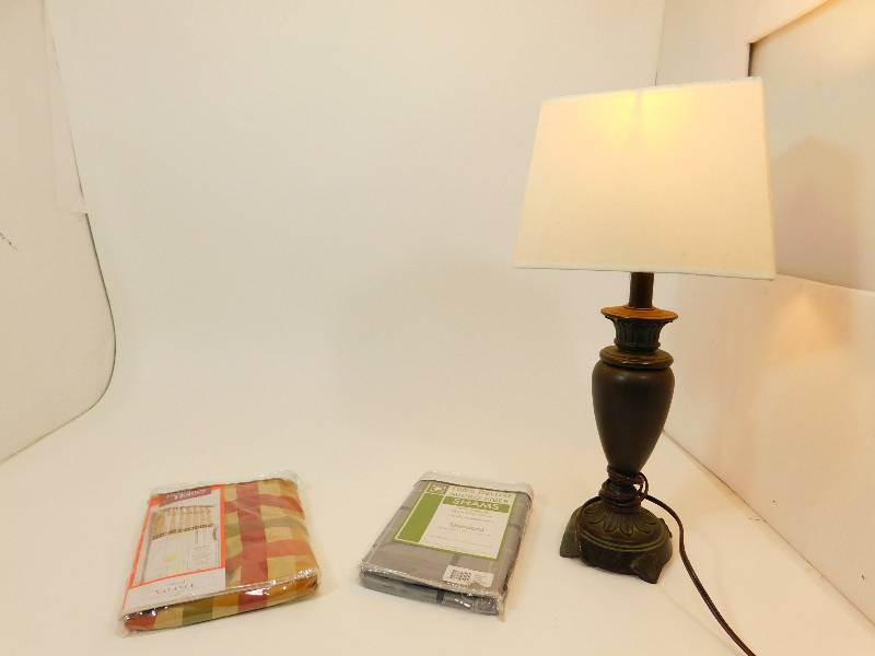 lot 90 image: Household Items