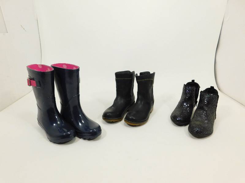 lot 97 image: Girls Boots