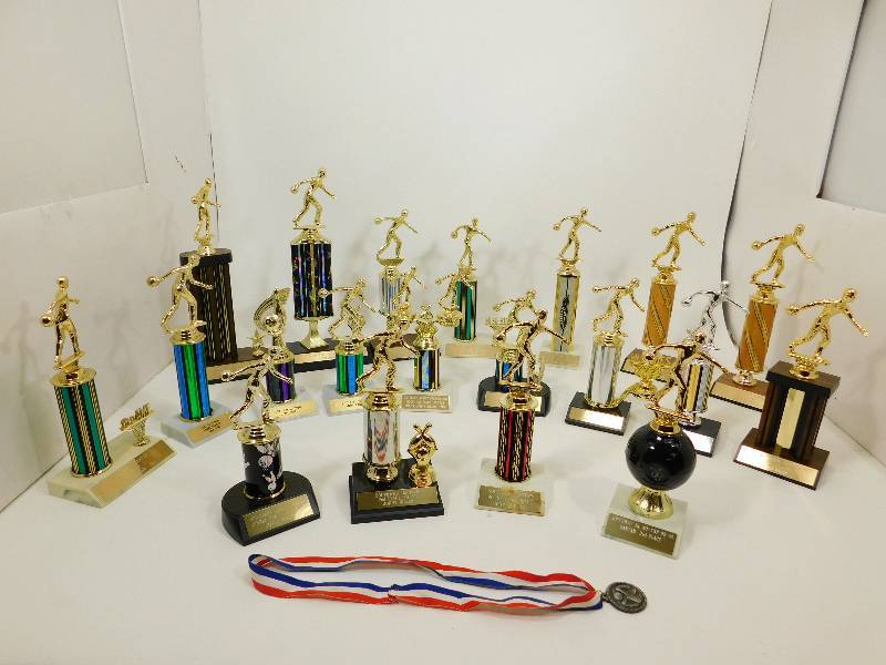 lot 100 image: Bowling Trophys