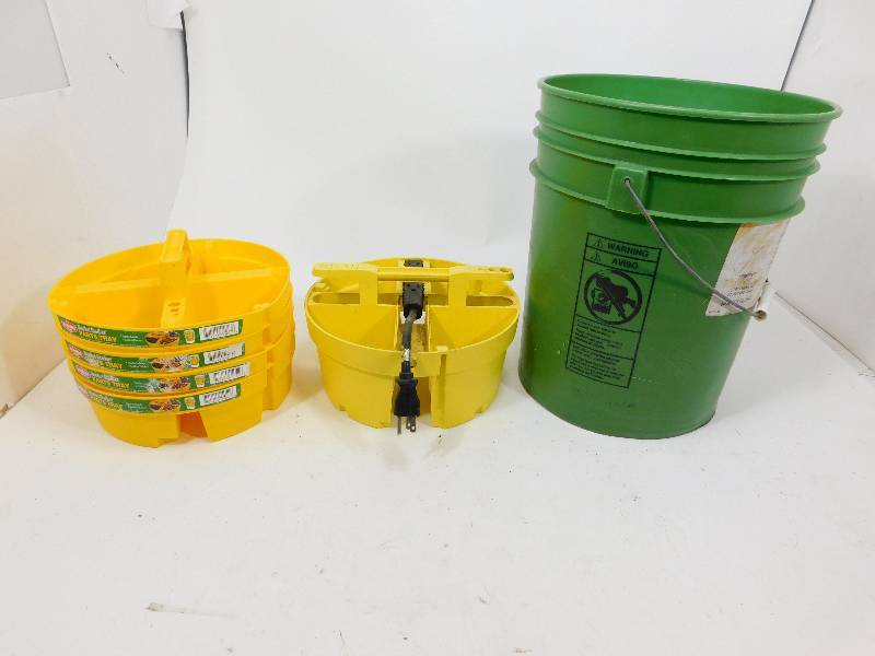 lot 16 image: Bucket Stacker