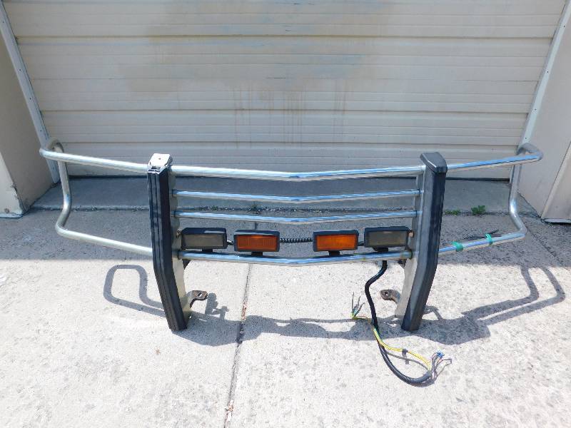 lot 54 image: Grill Guard With Lights