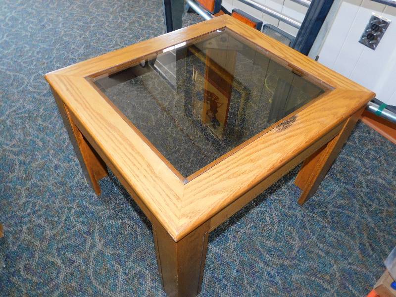 lot 55 image: 23  x  26  End Table  With   A     17  x  20  Glass Insert
